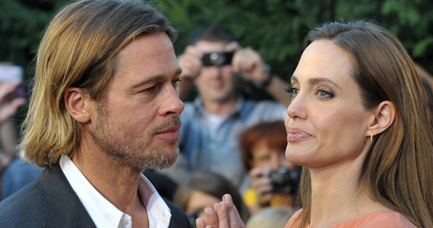 Angelina Jolie w towarzystwie Brada Pitta na festiwalu w Sarajewie /AFP