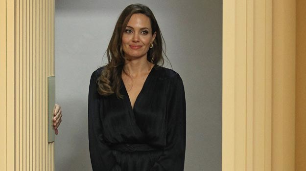 Angelina Jolie walczy przeciwko przemocy na tle seksualnym (także swymi filmami) - fot. Dan Kitwood /Getty Images/Flash Press Media