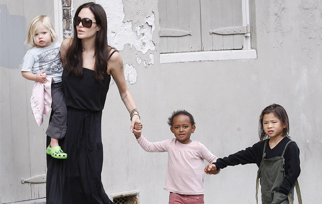 Angelina Jolie z dziećmi &nbsp; /Agencja FORUM