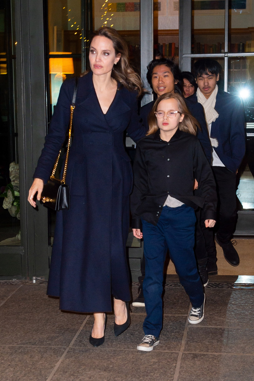 Angelina Jolie z dziećmi /GC Images /Getty Images