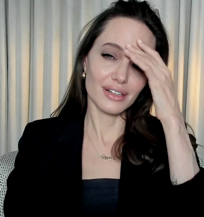 Angelina Jolie zaskoczona przez dzieci urodzinową niespodzianką! /Ferrari Press /East News