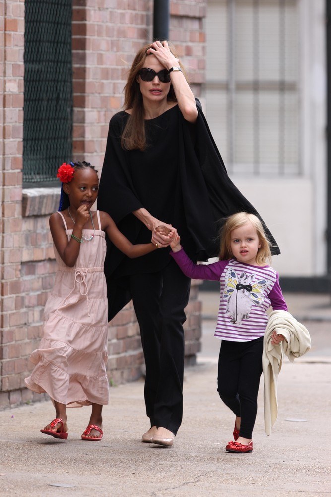 Angelina z córkami : Vivienne i Zaharą /- /East News
