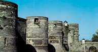 Angers, fragment muru obronnego zamku /Encyklopedia Internautica