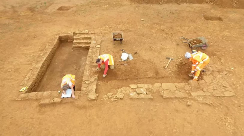 Angielscy archeolodzy pracują w Overstone już od 2019 roku. Ich nowe odkrycie dodaje do historii miejsca informacje o starożytnych Rzymianach /Museum of London Archaeology (MOLA)