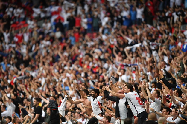Angielscy kibice na Wembley w czasie meczu Anglia - Niemcy w 1/8 finału Euro 2020 /Justin Tallis/ POOL /PAP/EPA