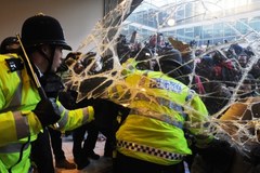 Angielscy studenci starli się z policją