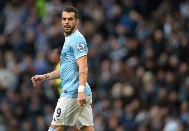 Angielskiego z bajek dla dzieci ma się uczyć m.in. Alvaro Negredo /PETER POWELL   /PAP/EPA