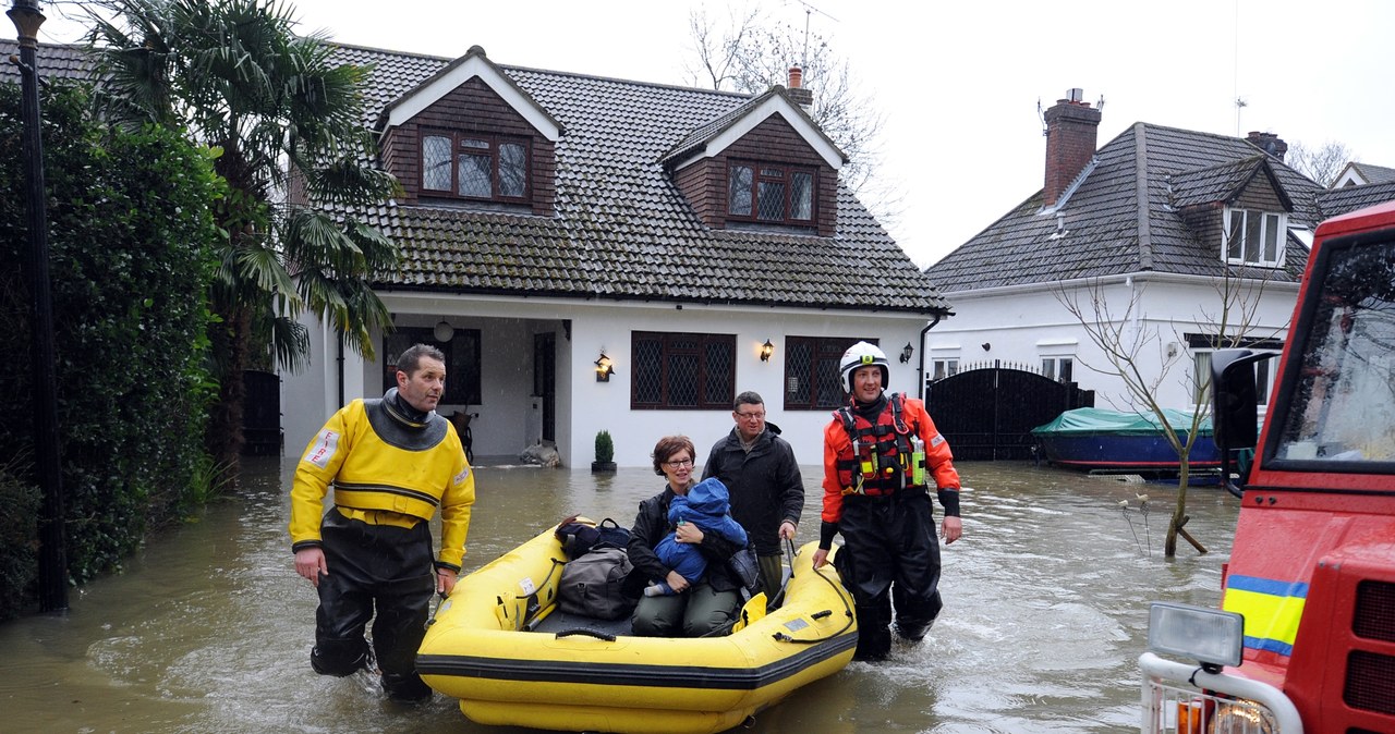 Anglia walczy z powodziami /AFP