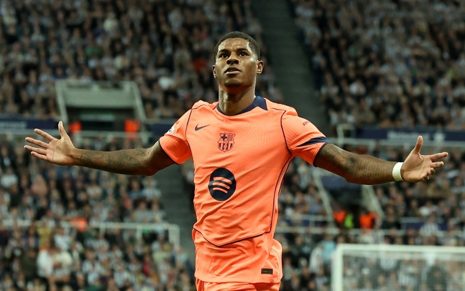 Anglik Marcus Rashford strzelił dwa gole, swoje pierwsze w barwach Barcelony. /PAP/EPA
