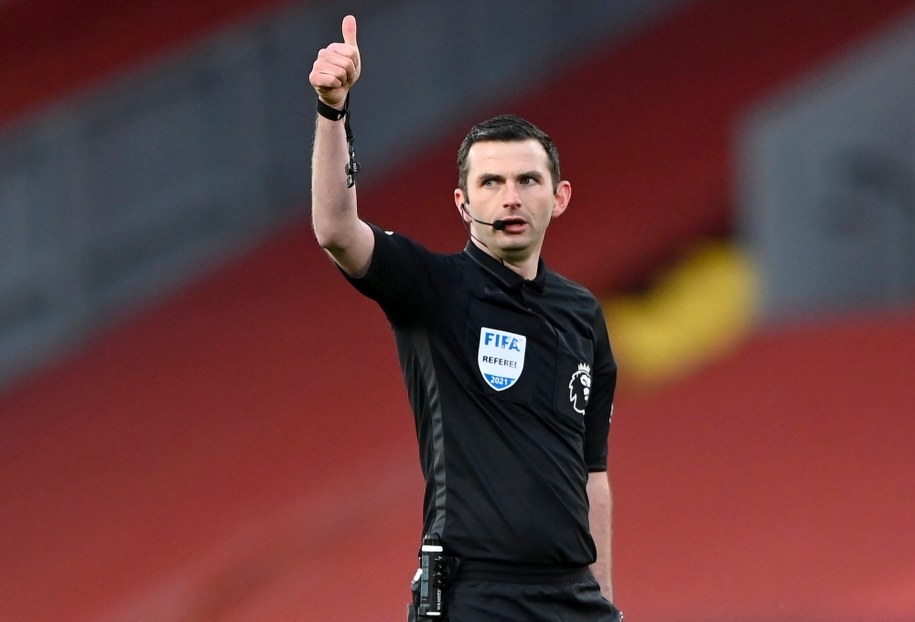 Angllik Michael Oliver będzie sędzią głównym środowego meczu Polski ze Szwecją w Sankt Petersburgu /Laurence Griffiths / POOL /PAP/EPA