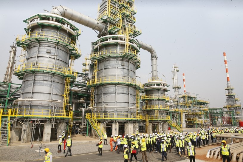 Angola zdecydowała o wyjściu z OPEC. Na zdjęciu rafineria Sonangol w Luandzie /AFP
