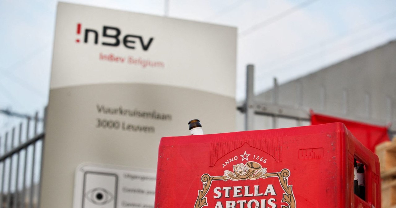 Anheuser-Busch InBev nie zamierza wyjść z rosyjskiego rynku z piwem Stella Artois /AFP