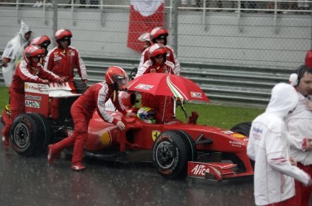 Ani Felipe Massa ani Ferrari nie mają powodów do radości na początku sezonu. /AFP