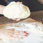 Magda Gessler Ani grama tłuszczu i zero jajek. Przepis Magdy Gessler rozwiewa największe mity o cieście na pierogi