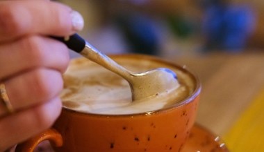 Ani kardamon, ani cynamon. Kawa z innym zdrowym dodatkiem chroni serce i obniża poziom cukru  