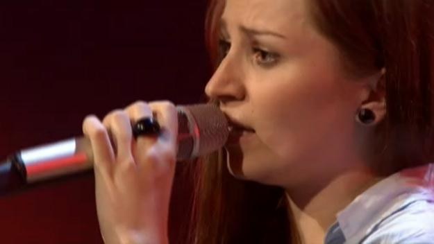 Ania Hodowaniec podczas znakomitego występu w niemieckim "X Factor" /