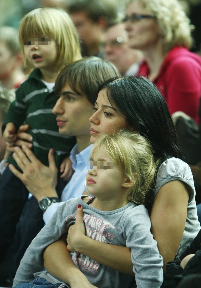 Ania z dziećmi i Jarkiem /- /East News