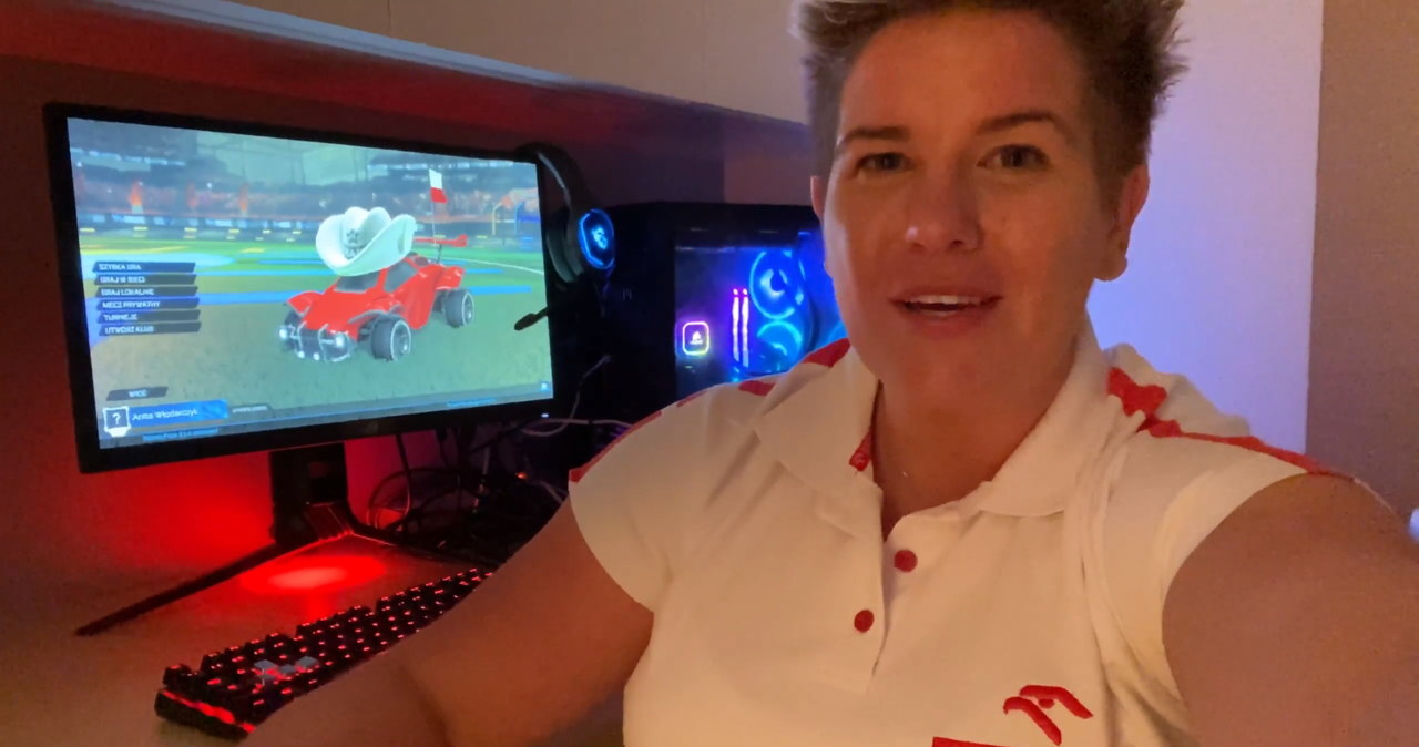 Anita Włodarczyk przed startem streamu w ramach inicjatywy Orlen "Stay & Play" /materiały prasowe