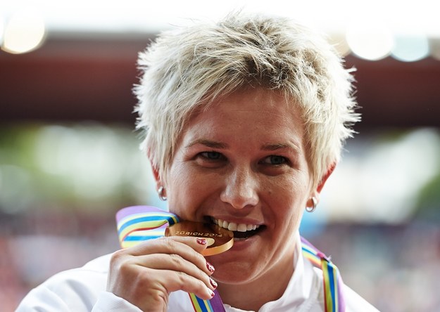 Anita Włodarczyk ze złotym medalem lekkoatletycznych mistrzostw Europy w Zurychu /Adam Warżawa /PAP
