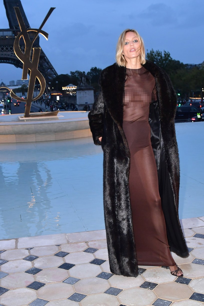 Anja Rubik na Paris Fashion Week /Dominique Charriau /Getty Images