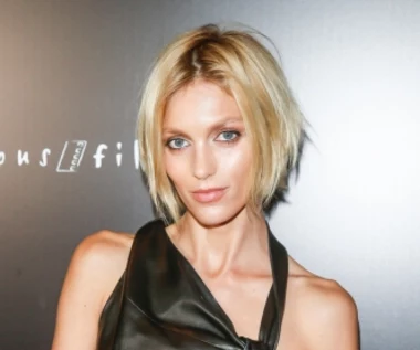 Anja Rubik w teledysku Dona Omara i Daddy'ego Yankee ("Senora Independiente")