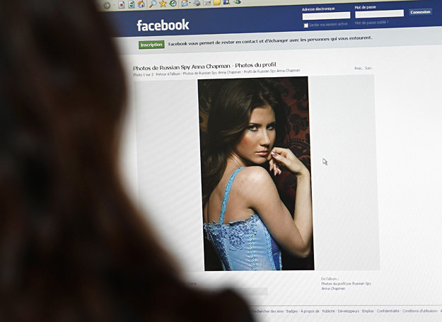 Anna Chapman zamieściła zdjęcia z pikantnej sesji na swojej stronie na Facebooku /AFP