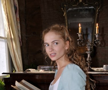 Anna Cieślak znalazła się w gwiazdorskiej obsadzie "Ślubów panieńskich" Filipa Bajona wcielając się w postać Anieli.

- Najbardziej zależy mi na tym, żeby Aniela nie była wyobrażeniem. Żeby to był człowiek z krwi i kości, który ma swoje piękne chwile, kiedy jest jak elf - subtelny, delikatny i wspaniały. Ale że jest to też kobieta próżna, zarozumiała, rozpuszczona. Chciałabym, żeby - kiedy współczesna dziewczyna pójdzie do kina - patrząc na Anielę pomyślała sobie „ja też tak mam” albo „rozumiem, o co jej chodzi - deklarowała aktorka.