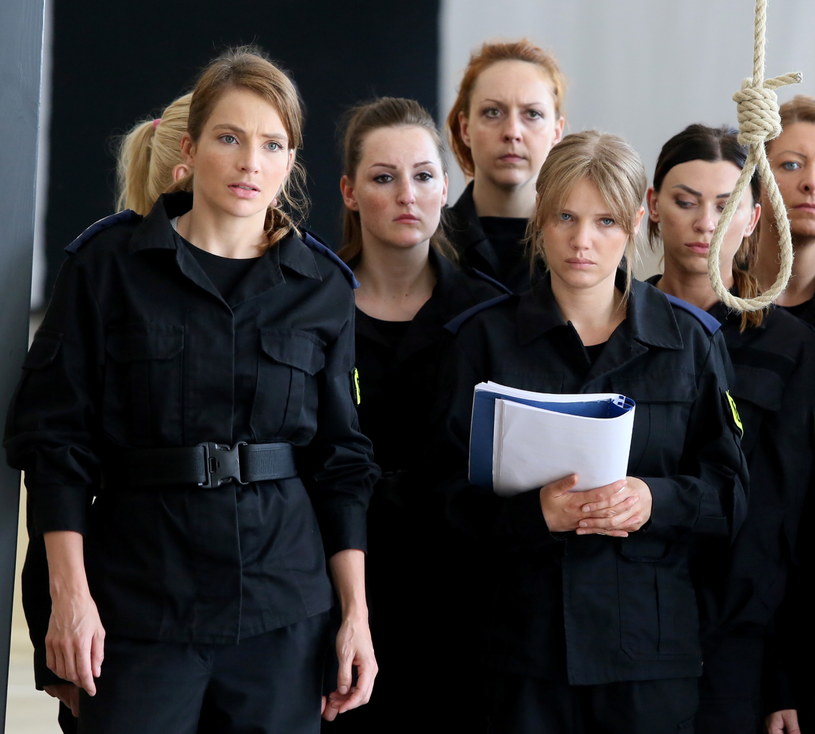 Anna Dereszowska i Joanna Kulig na planie filmu "Pitbull. Niebezpieczne kobiety" /Tomasz Gzell /PAP