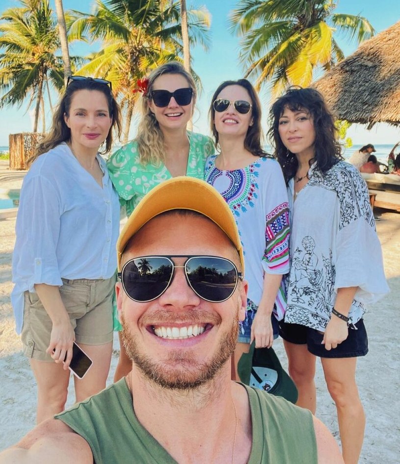 Anna Dereszowska, Małgorzata Socha, Magdalena Różczka, Natalia Kukulska i Tomasz Ciachorowski na Zanzibarze https://www.instagram.com/malgosia_socha/ /Instagram