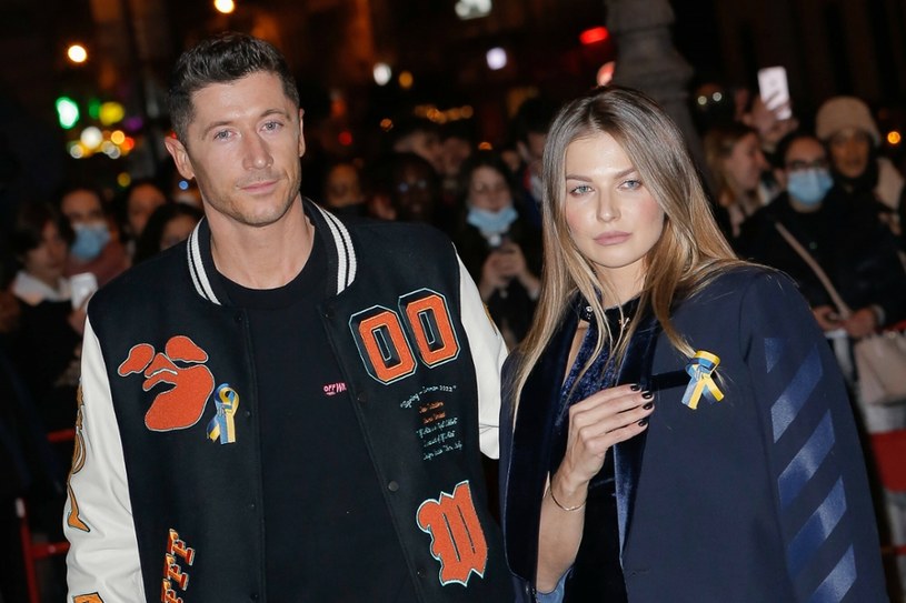 Anna y Robert Lewandowsi durante la Semana de la Moda de París / JM HAEDRICH / SIPA / East News