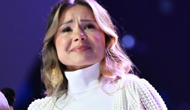 Anna Karwan wbiegła na scenę i nagle go przytuliła. Na wszystko patrzyła żona