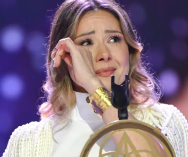 Anna Karwan zalała się łzami na scenie Polsat Hit Festiwalu. "To moja historia z dzieciństwa" [WIDEO]
