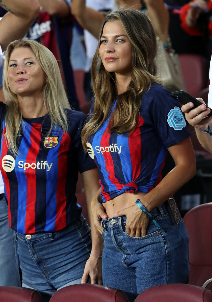 Anna Lewandowska i jej przyjaciółka na meczu Barcelona - Rayo na Camp Nou /Nur Photo /East News
