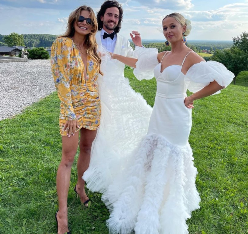 Anna Lewandowska na ślubie siostry ciotecznej w zeszłorocznej sukience /annalewandowskahpb /Instagram