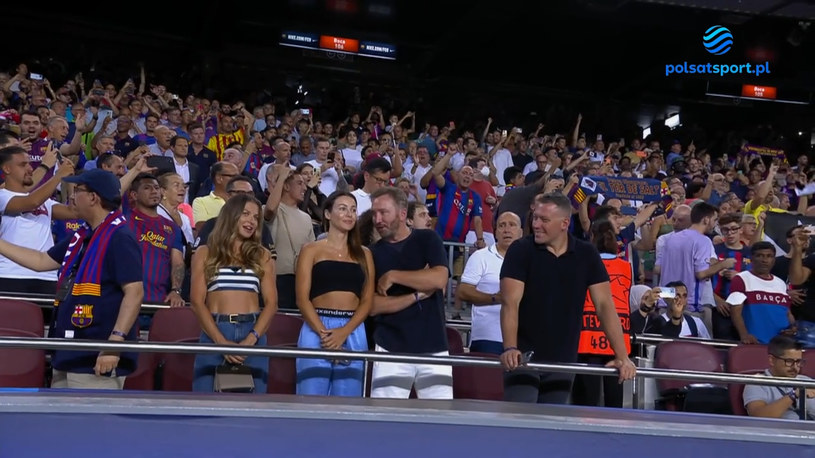 Anna Lewandowska na trybunach podczas meczu FC Barcelona - FC Viktoria Pilzno. WIDEO (Polsat Sport)
