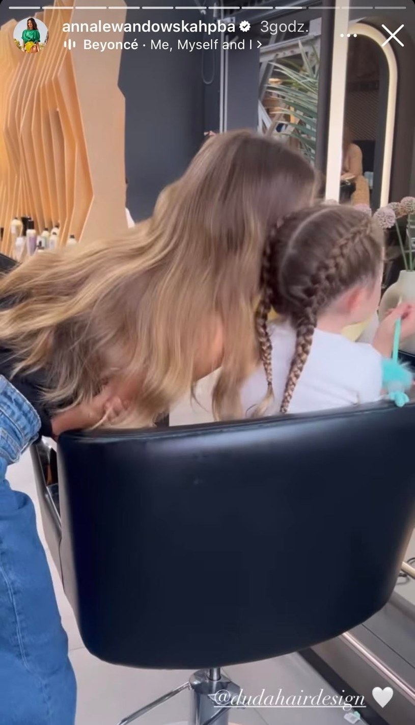 Anna Lewandowska zabrała swoją córkę Klarę do fryzjera /@annalewandowskahpba /Instagram