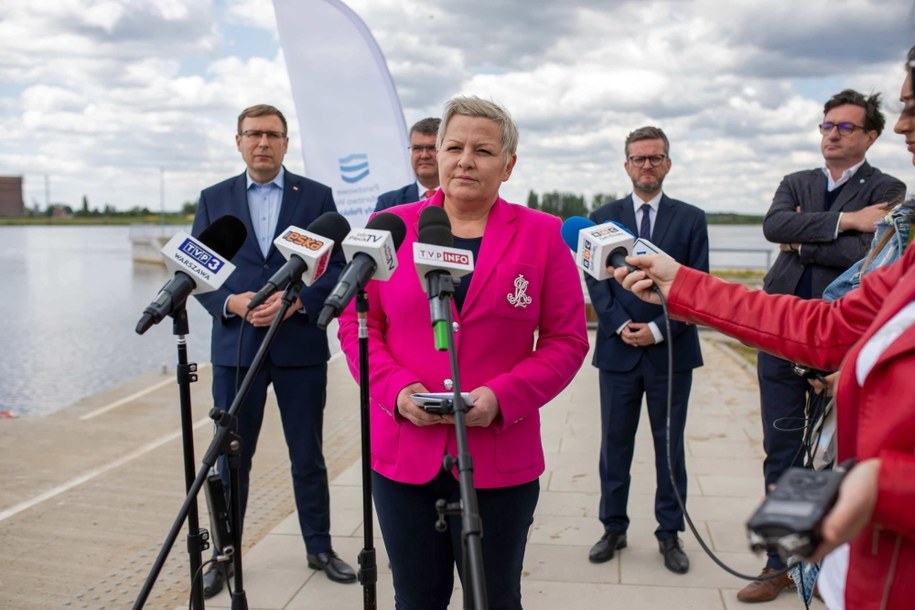 Anna Łukaszewska-Trzeciakowska, ówczesna dyrektor Regionalnego Zarządu Gospodarki Wodnej w Warszawie podczas spotkania prasowego Państwowego Gospodarstwa Wodnego Wody Polskie - 31maja 2021 r., Płock /Szymon Łabiński /PAP