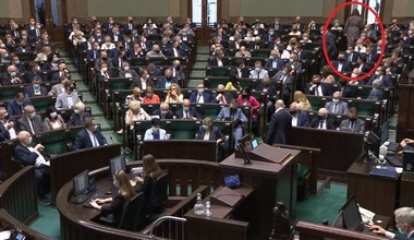 Anna Maria Siarkowska bez maseczki. Posłanka PiS wyszła z sali posiedzeń