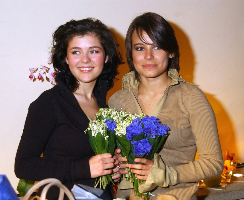 Anna Mucha i Kasia Cichopek w 2004 roku /Tricolors /East News