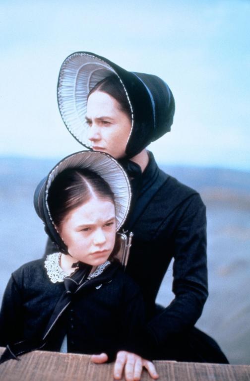 Anna Paquin i Holly Hunter w filmie Jane Campion "Fortepian" (1993) /materiały prasowe