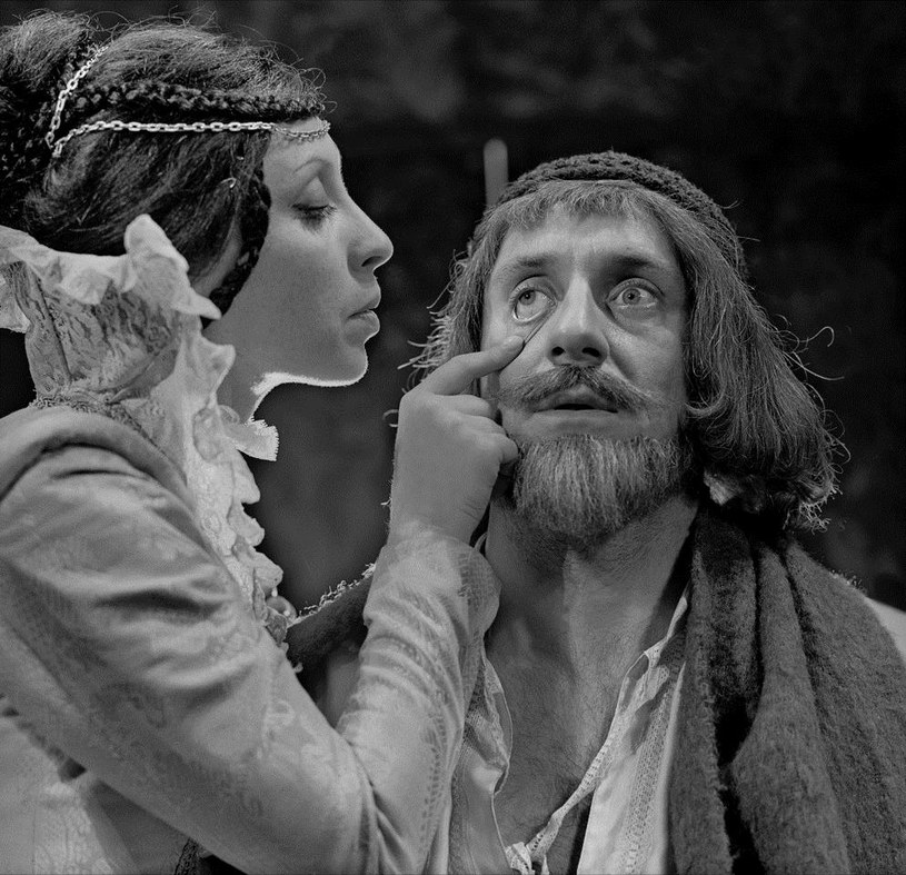 Anna Polony i Marek Walczewski w 1971 roku w spektaklu "Wszystko dobre, co się dobrze kończy" /Wojciech Plewiński /Agencja FORUM