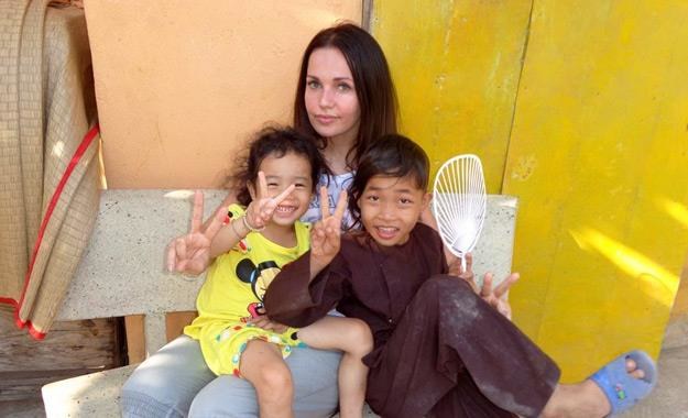 Anna Prus z wietnamskimi dziećmi /INTERIA.PL