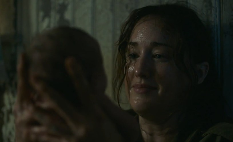 Anna w serialu The Last of Us. W jaki sposób ta postać ginie w grze? /materiały prasowe