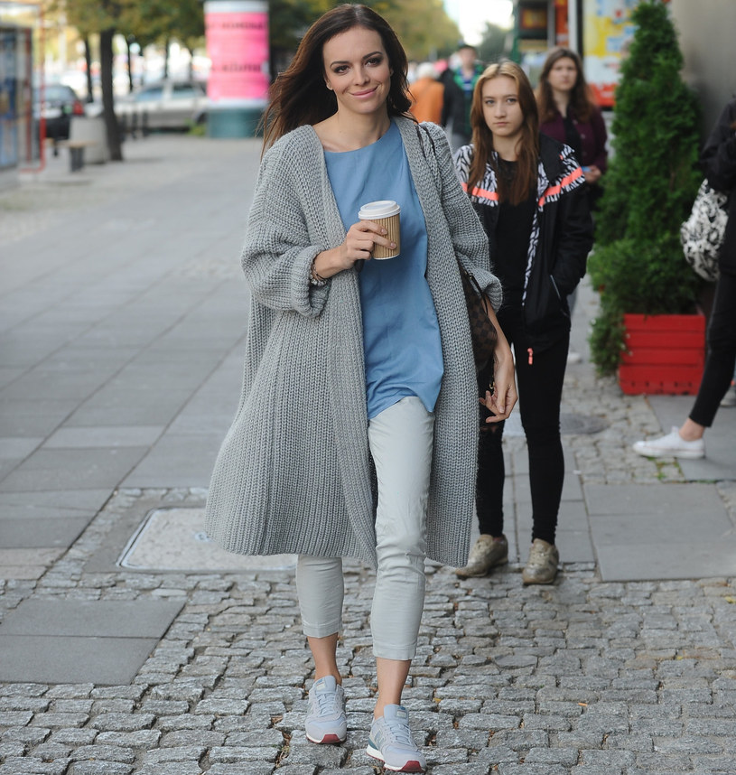 Anna Wendzikowska jest fanką obszernych kardiganów /Michal WARGIN /East News