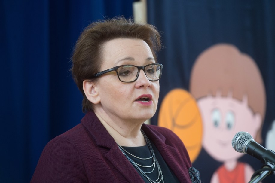 Anna Zalewska podczas wizyty w Sieradzu /PAP/Grzegorz Michałowski /PAP