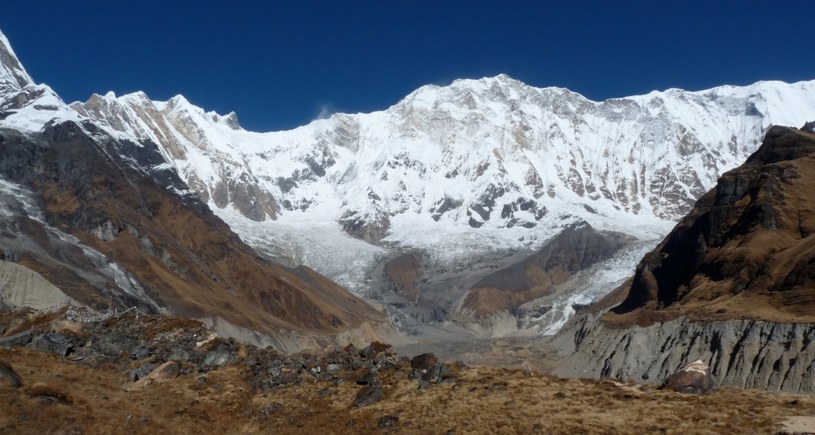 Annapurna - widok z obozu bazowego na szczyt /Wikimedia Commons /materiały prasowe