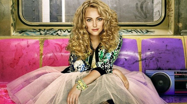 AnnaSophia Robb jako Carrie Bradshaw /CW Network /materiały prasowe