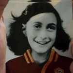 Anne Frank w koszulce AS Roma. Antysemicki skandal wywołany przez kibiców Lazio