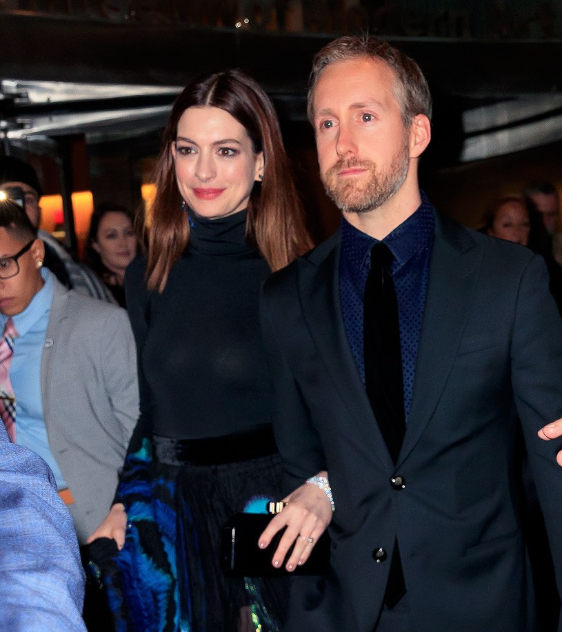Anne Hathaway i Adama Shulmana połączyła wyjątkowa więź /Jackson Lee / Contributor / Instagram /Getty Images