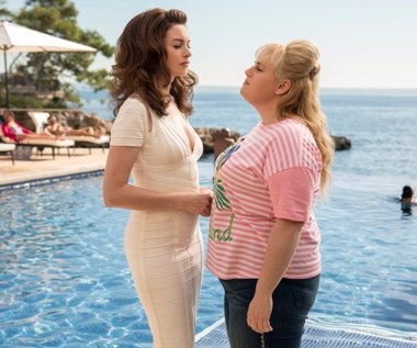 Anne Hathaway i Rebel Wilson, czyli brawurowe "Oszustki"